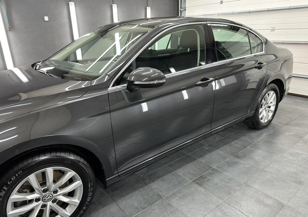 Volkswagen Passat cena 83500 przebieg: 126000, rok produkcji 2018 z Jasień małe 781